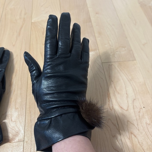 Laura Biagiotti Lined Black Leather Gloves with Brown Fur Pom Pom on Wrist - Picture 4 of 13